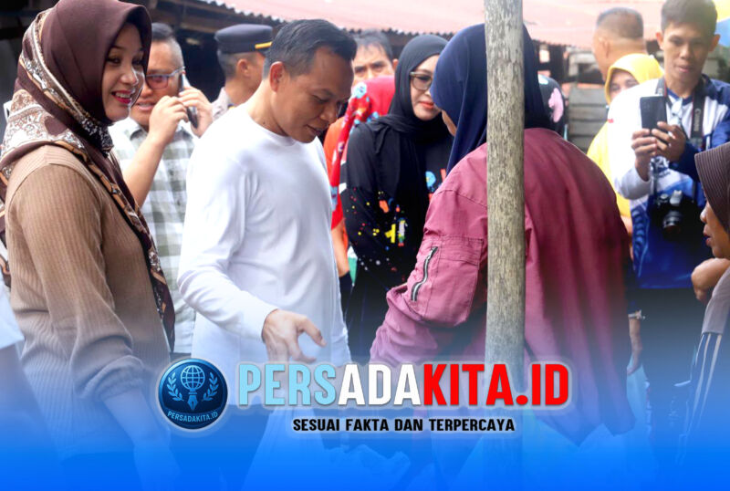 Tekan Inflasi Jelang Ramadan, Bupati Konawe Turun Langsung Pantau Gerakan Pangan Murah di Pasar Tutuwi Motaha