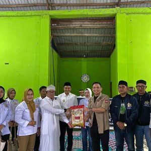 Bupati Konawe Yusran Akbar Salurkan Bantuan Ramadan di Pesantren Daarull Sholah