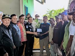 Dongkrak Ekonomi Lokal, Bupati Yusran Akbar Komit Benahi Infrastruktur Jalan Tani di Lambuya
