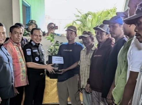 Pemkab Konawe Salurkan 500 Bibit Alpukat untuk Dukung Ketahanan Pangan di Desa Watarema           
