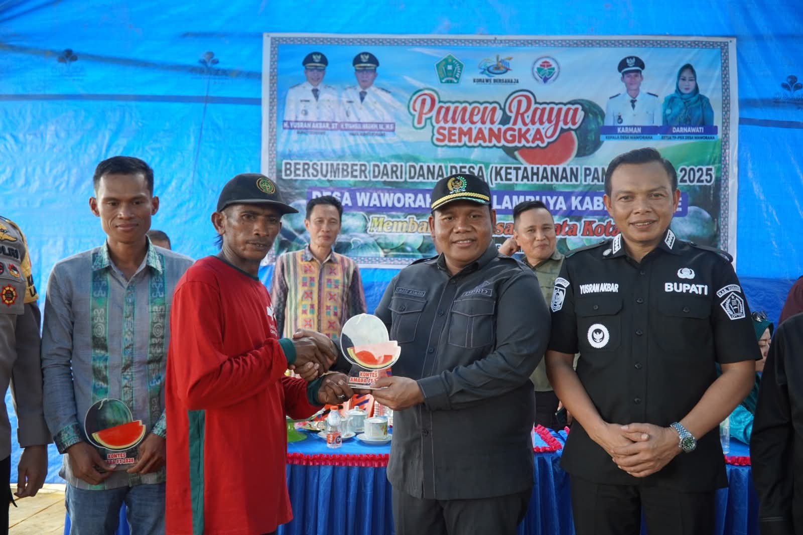 Dukung Sektor Pertanian, Bupati Konawe Hadiri Panen Raya Semangka di Desa Waworaha