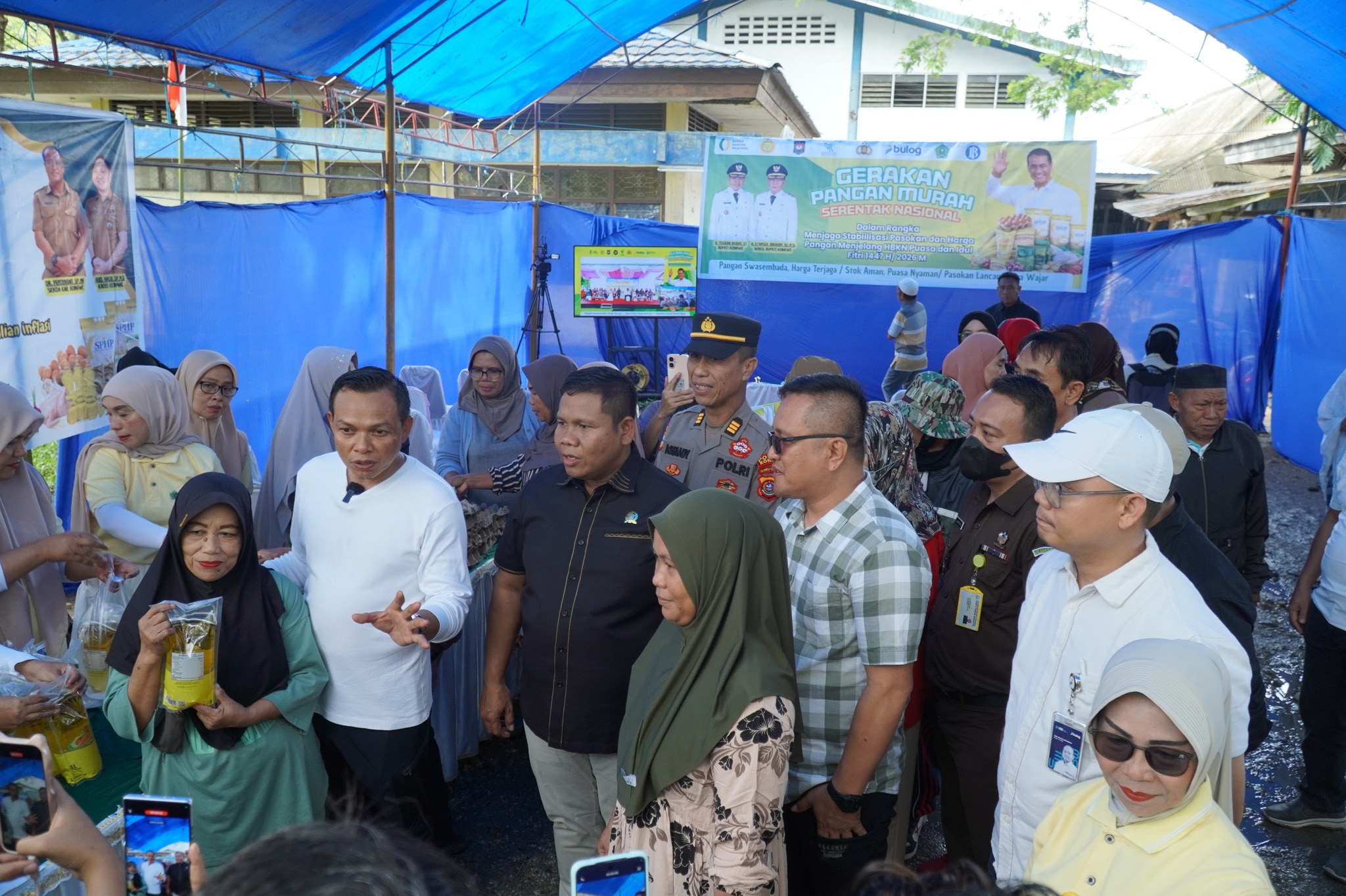 Menjaga Dapur Tetap Mengepul: Strategi Bupati Konawe Menjinakkan Inflasi di Pasar Asinua