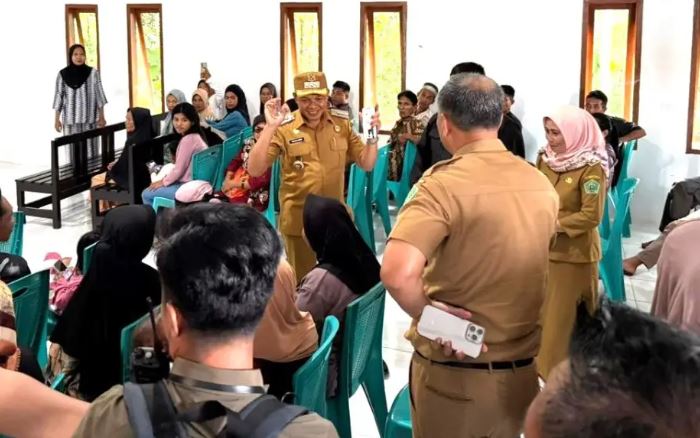 Bupati Yusran Datang, Warga Terdampak Bencana Hidrometeorologi Semringah